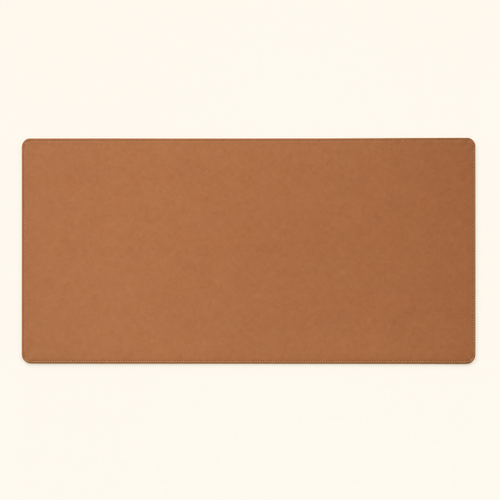 Deskmat Essentiel marron en cuir PU sur fond clair